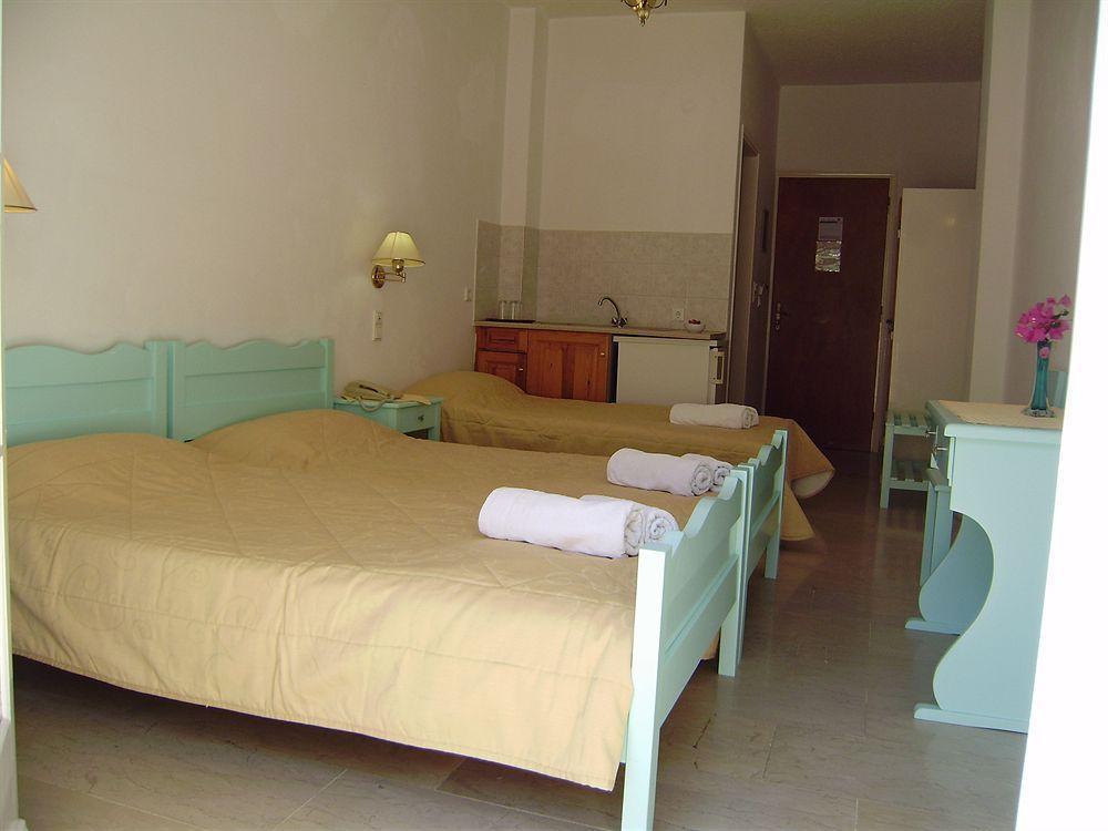 Kymata Hotel Kamári エクステリア 写真