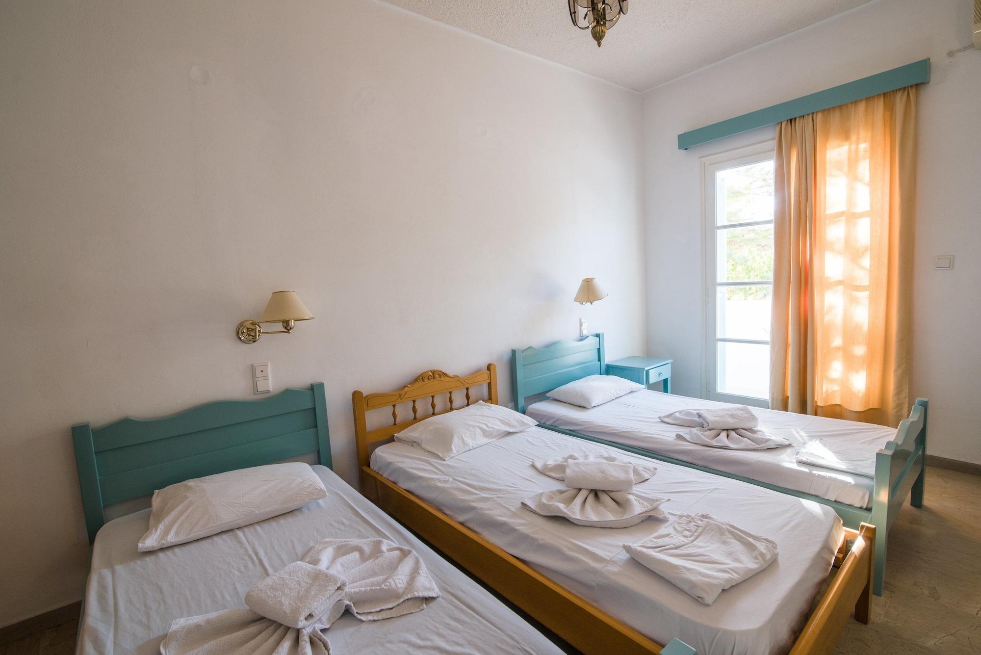 Kymata Hotel Kamári エクステリア 写真