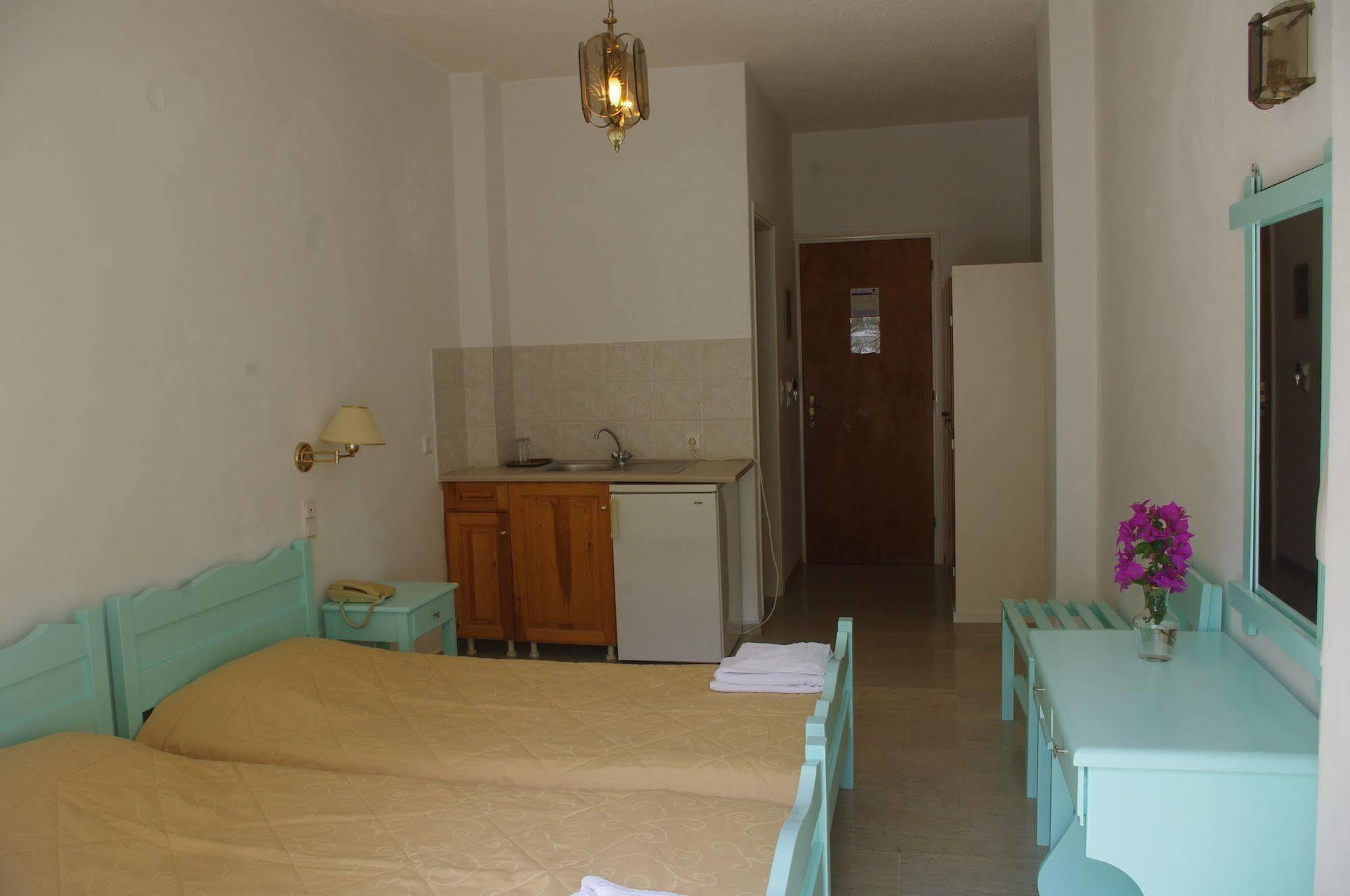 Kymata Hotel Kamári エクステリア 写真