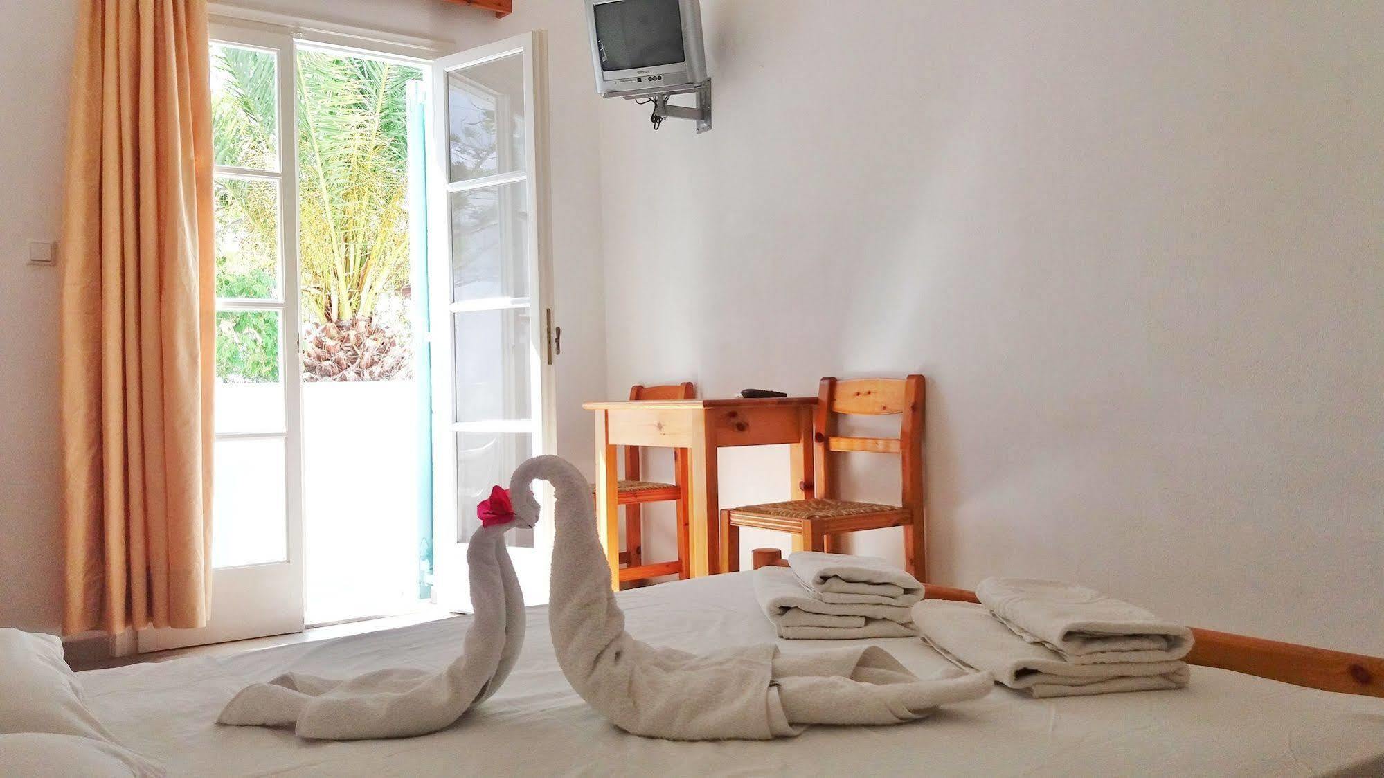 Kymata Hotel Kamári エクステリア 写真